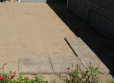 Der første fliser lægges